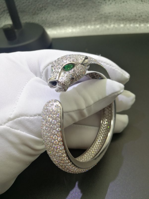 18k white gold Panthere de Cartier bracelet 706 diamonds