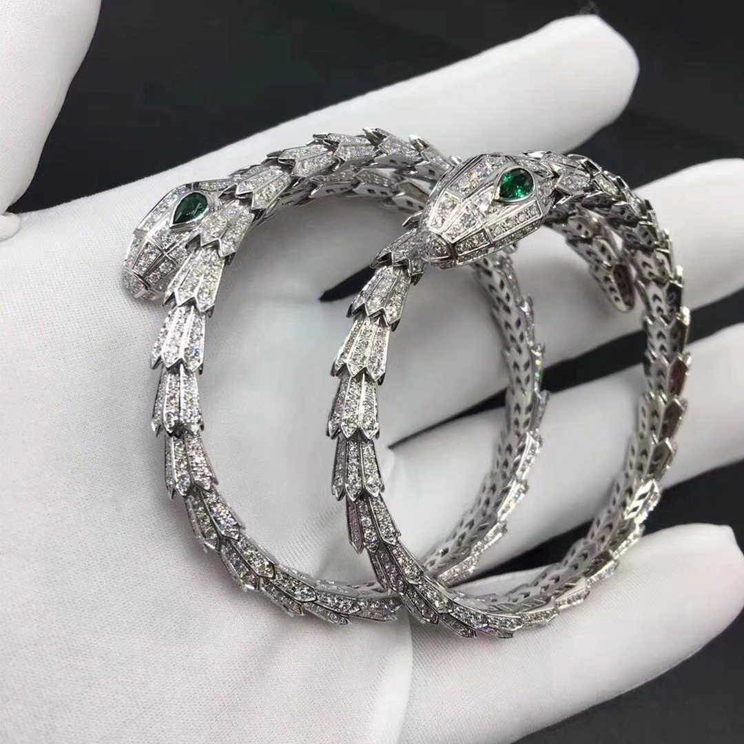 Bvlgari Serpenti 18kt pulseira de ouro branco com diamantes pavé e dois olhos de esmeralda