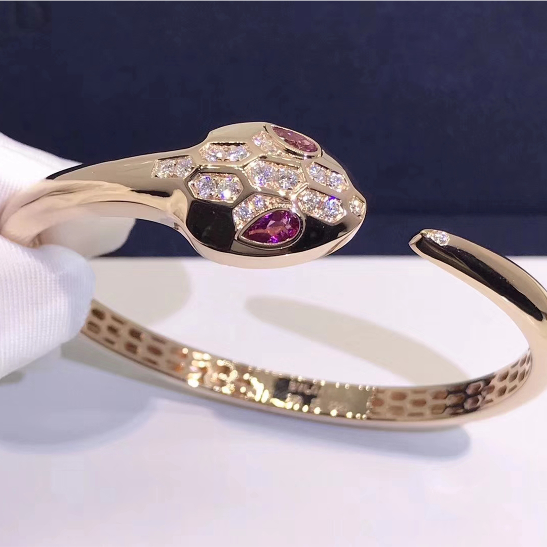 pulsera Bvlgari Serpenti en 18 quilates de oro rose con los ojos y diamantes rubelita