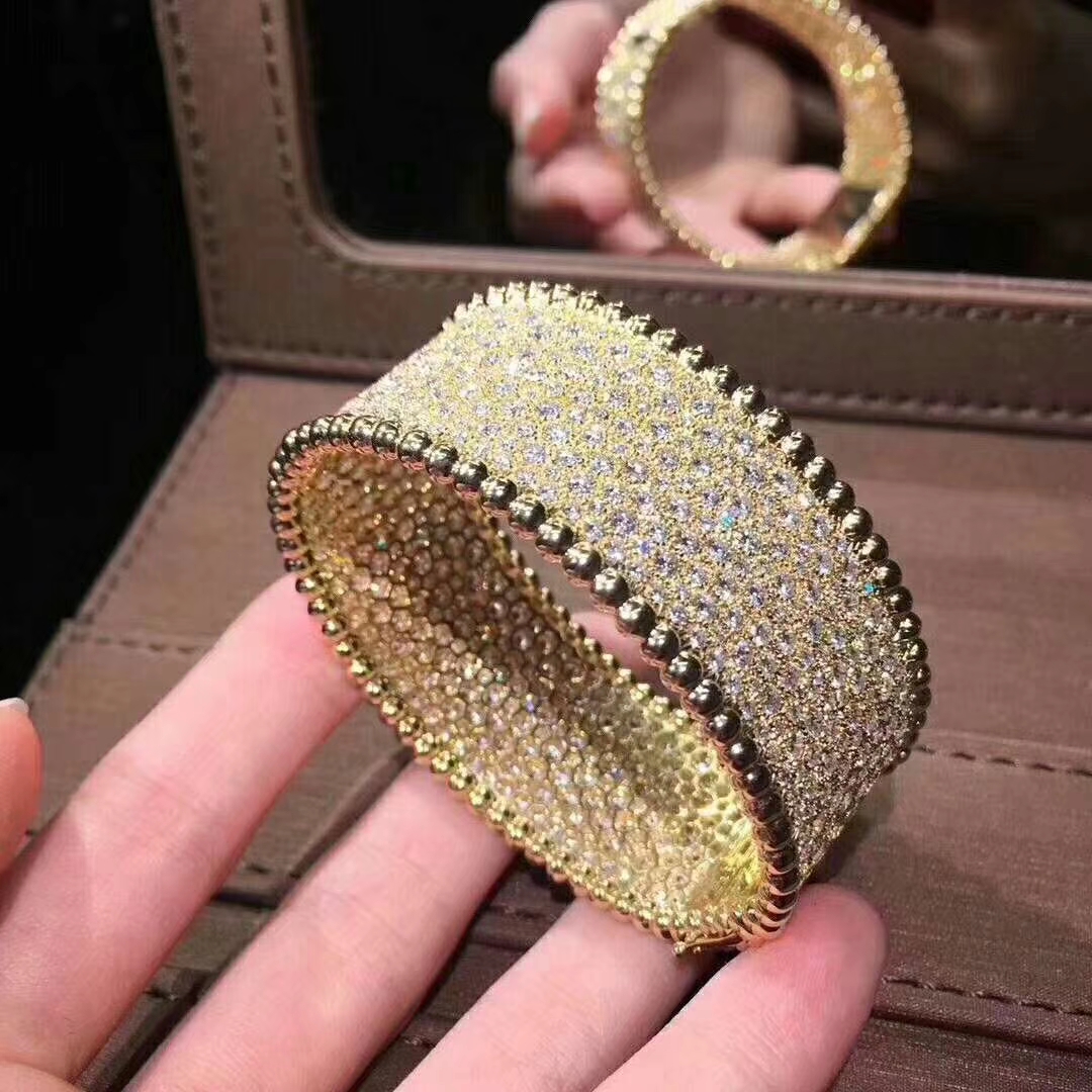 Inspirado Van Cleef & Arpels 18k diamantes ouro amarelo perlée modelo médio bracelete