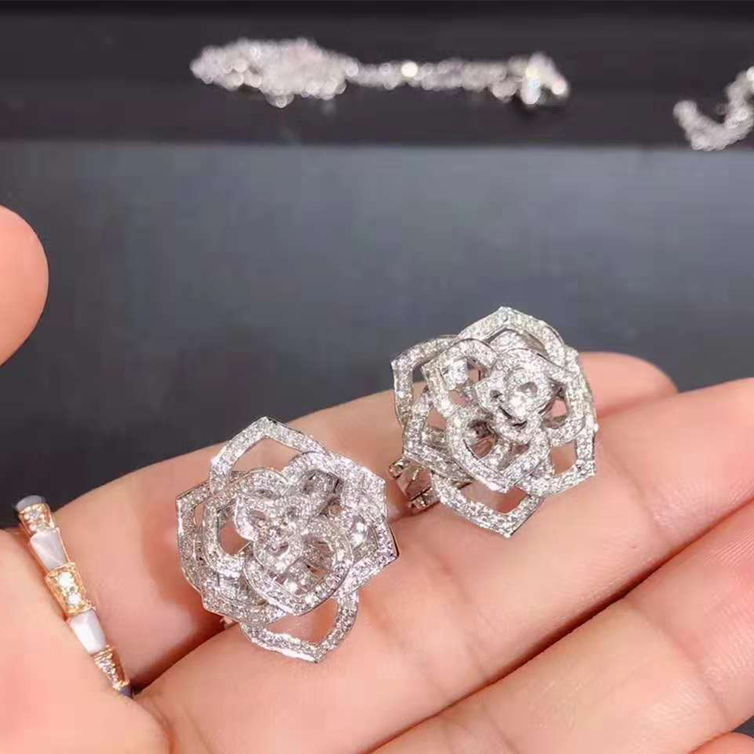 Piaget Rose brincos em ouro branco 18K com diamantes
