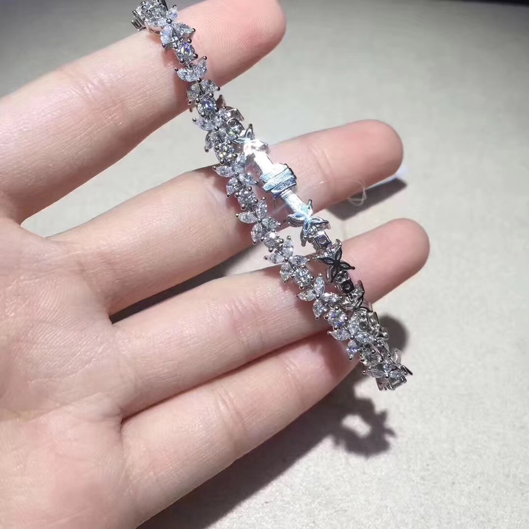 Inspirado Tiffany Victoria Mixta Cluster pulsera de platino con diamantes