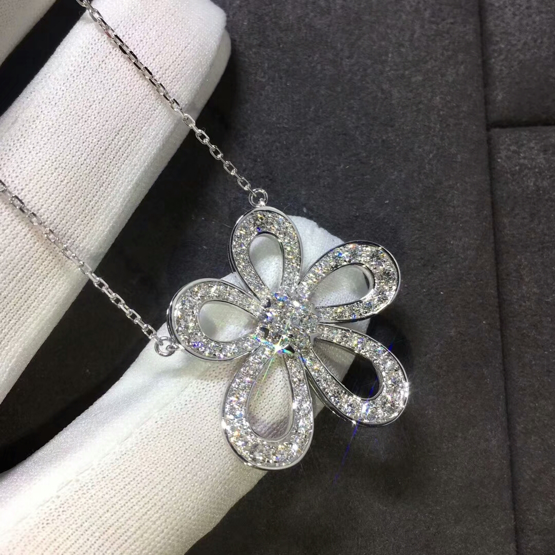 Van Cleef & Arpels Flowerlace Pendant in 18K White Gold with Pave Full Diamonds VCARP05200